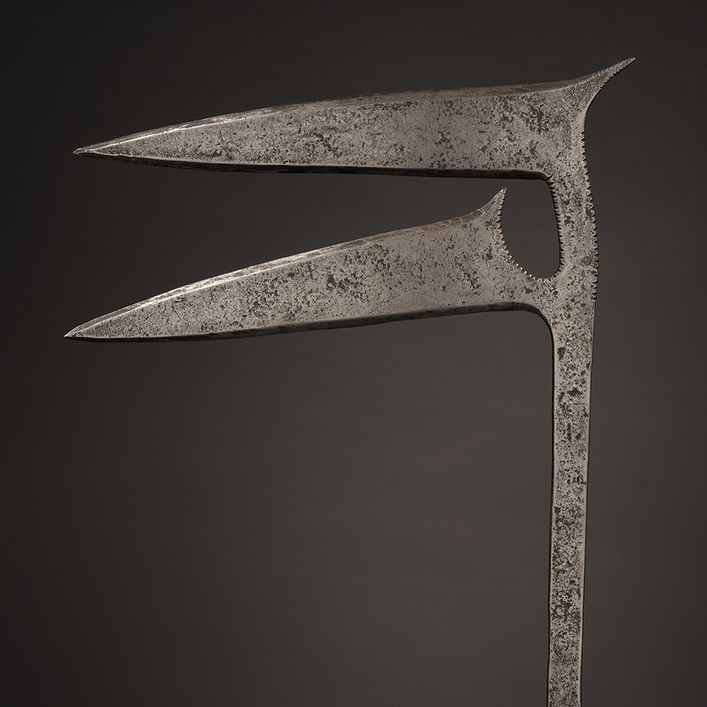 Inauthentic Double-Wing Throwing Knife, Bandia / Nsakara